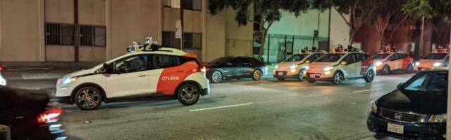 Robotaxis block San Francisco street for no reason, suprising no one
