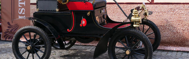 The First Car With A Speedometer Was This Iconic Oldsmobile Model