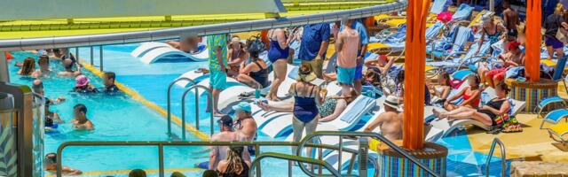 Disappointing photos show what it's really like to go on a cruise