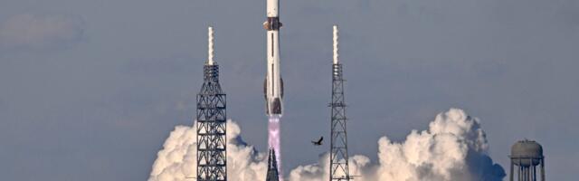 Watch Blue Origin's New Glenn booster land back on Earth after matching SpaceX with latest launch