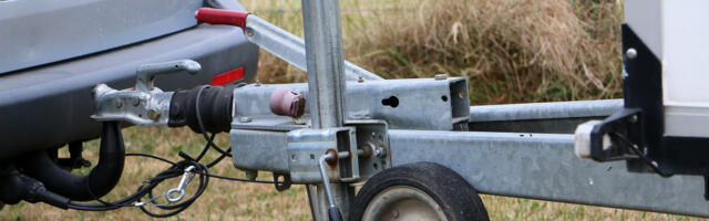 Here's How To Safely Brake While Towing (With And Without Trailer Brakes)