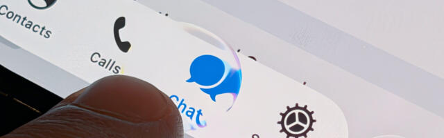 Android apps keep using Apple’s Liquid Glass design, and it’s killing me