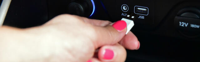 Does Leaving A USB Charger Plugged In Drain Your Car Battery? It Depends