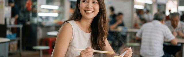 People who eat alone at Singaporean hawker centers without feeling self-conscious usually display these 9 behaviors