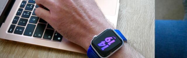 The Apple Watch SE and Samsung Galaxy Watch 6 are both on sale