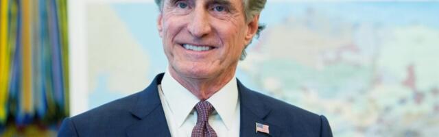 Software Mogul/Secretary of (*checks notes) the Interior Says AI Will Cure Cancer