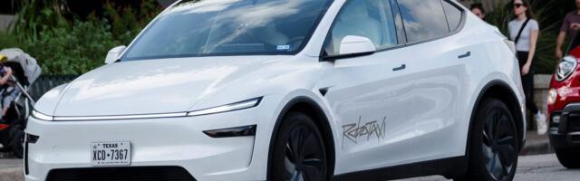 'Just kidding': See what happens when you try to tip Tesla's robotaxi