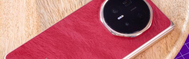 This is the Honor Magic V6 in Red