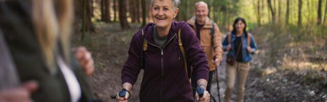 The walking mistake most people over 50 make that actually damages their knees