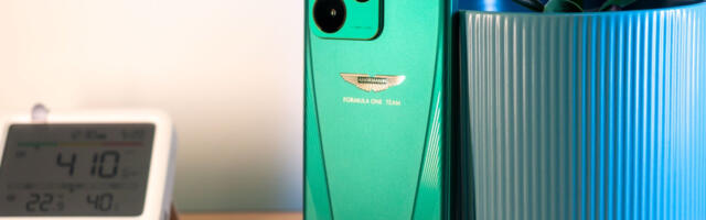 This is the most beautiful color on any Android phone ever