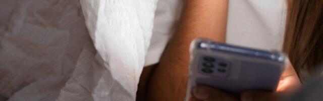 Nightly Smartphone Use at Bedtime Isn’t as Bad as You Think, Study Suggests