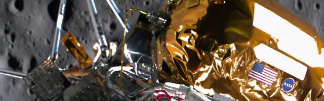With its last hours of life, moon lander sends back photos