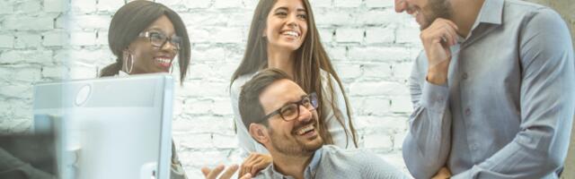 Psychology says the people everyone secretly respects never do these 7 things in group settings