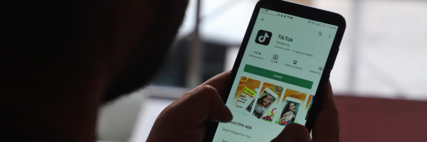 Google tests a helpful app comparison feature on Google Play