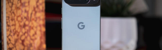A Google Store shipping blunder swapped a Pixel 10 for a Motorola Razr