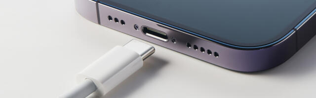 Here's What You Should Look For When Buying A Phone Charger