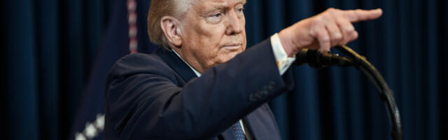 Trump postpones AI oversight executive order