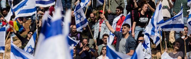 Israel’s deepening political crisis erupts in protests