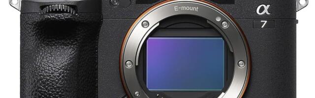 Just Before Black Friday, Amazon Cuts The Price Of The Sony Alpha 7 IV By $400