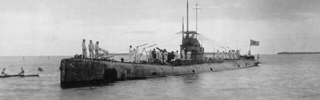 Why Navy Ships Zig-Zagged To Avoid Submarines In WW2