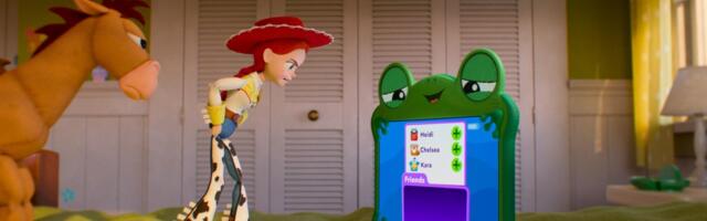 In Toy Story 5, the problem really is these damn phones (and tablets)