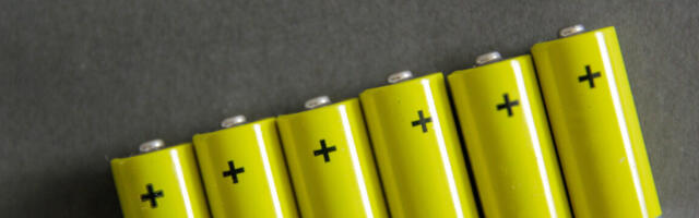Researchers figure out how to get fresh lithium into batteries