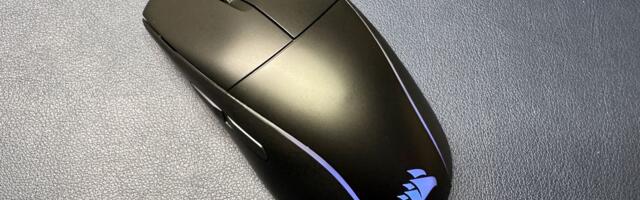 Corsair M75 Wireless Review: Buttons on both sides