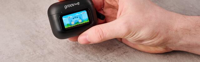 These ultra-cheap wireless earbuds let you play Flappy Bird on the charging case, and it sure is one of the features of all time