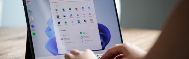 Windows 11 is finally getting a movable taskbar
