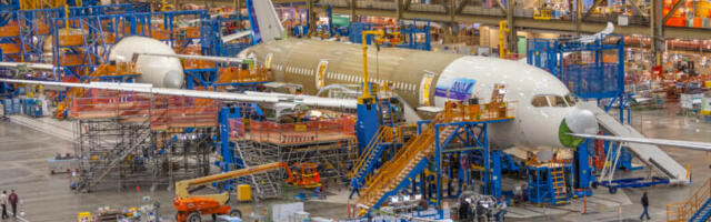 To avoid strike, Boeing promises 25% pay hike—and to build next jet in Seattle