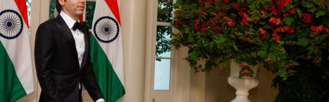 AI giants Anthropic, OpenAI, and Perplexity are rushing into India. It could be the 'next billion users' era again.