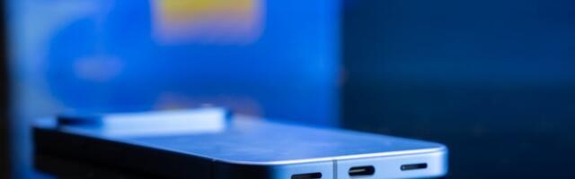 Why dont people recycle old smartphones?