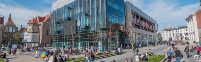 Hunt to back tech hubs with nearly £1bn for Investment Zones