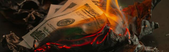 XRP, SOL Nosedive 14% as Crypto Bulls Rack $800M Liquidations