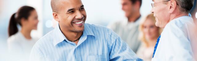 8 phrases naturally charismatic people use that make everyone want to talk to them