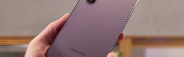Does the Samsung Galaxy S25 have a headphone jack?