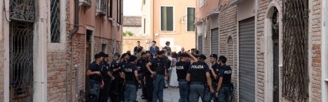 I went to Venice on the weekend of Jeff Bezos' wedding. 12 photos show why I was disappointed.