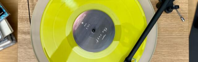Ready to buy your first turntable? Read these 4 tips before you shop