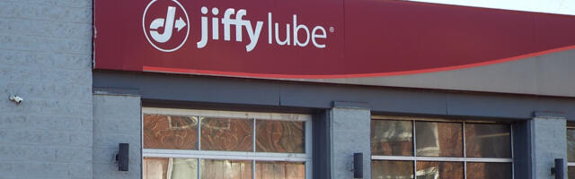 Chicago Drivers Share Their Oil Change Horror Stories From This Popular Service Center