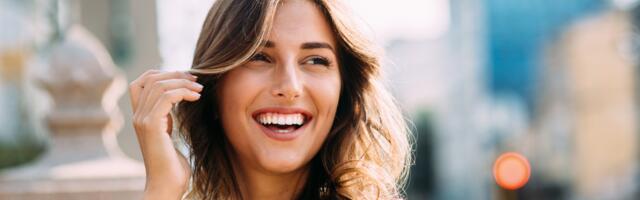 10 things that separate genuinely happy people from people who just look happy on social media