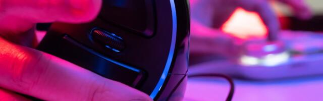 Are Vertical Mice Any Good For Gaming? Here's What Users Have To Say