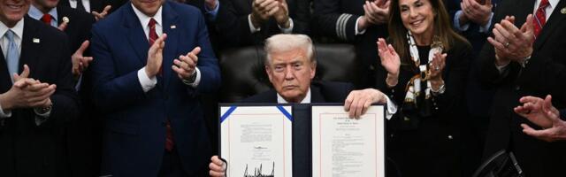 Here's when federal workers are expected to start receiving back pay