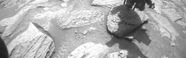 NASA's Curiosity Mars Rover Was Stuck in a Rock: Watch It Free Itself