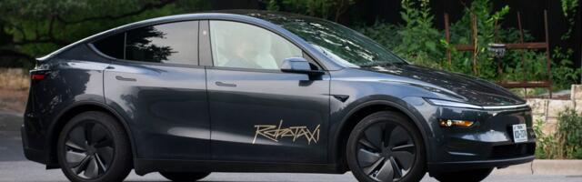 A passenger said his Tesla robotaxi missed a turn and tried to pull over on the highway