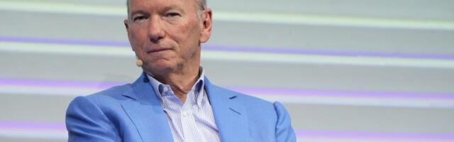 Arizona students boo former Google CEO Eric Schmidt as he talks about AI during graduation speech
