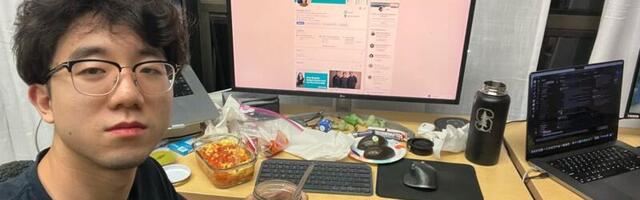 A Gen Zer swears by a LinkedIn trick that helped him be among the first to apply for roles. Experts say he's onto something.