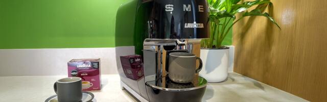 Want delicious, quality espresso with the convenience of pods? After two weeks of testing, I can say the Lavazza A Modo Mio Smeg is the coffee maker for you