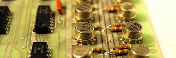 [Перевод] Внутри Intel 1405: фото кристалла памяти на регистре сдвига (1970)