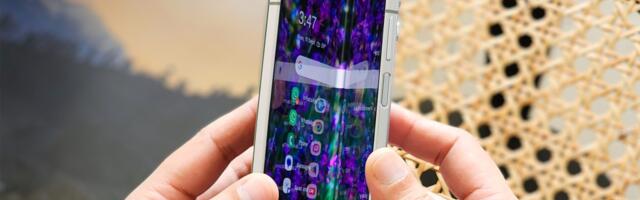 Samsung’s upcoming foldable phones might sense debris before it damages the screen