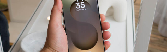 Samsung’s new adaptive clock is the intelligent design fix we’ve been waiting for